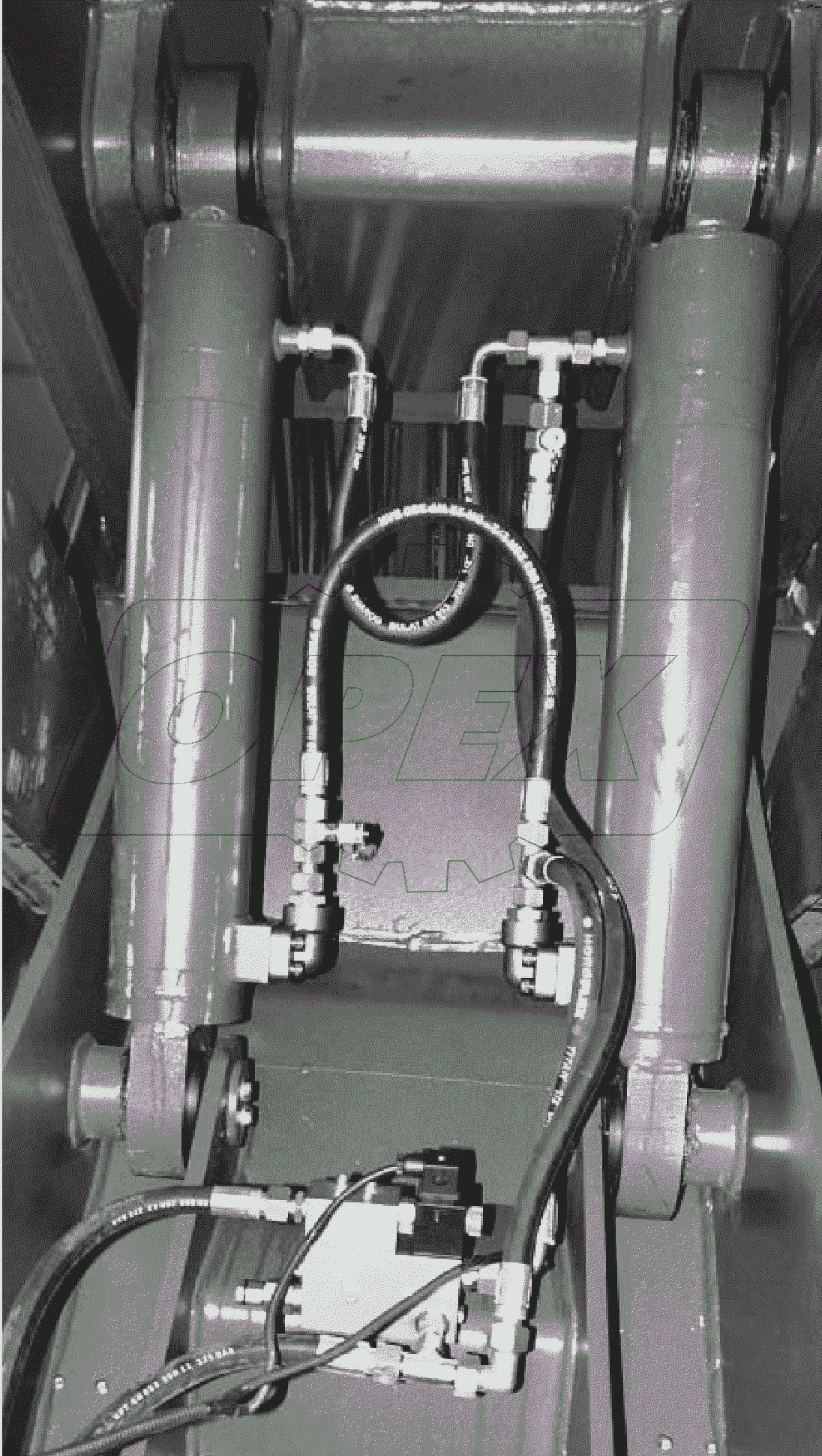  Гидроцилиндр подъема кабины в сборе