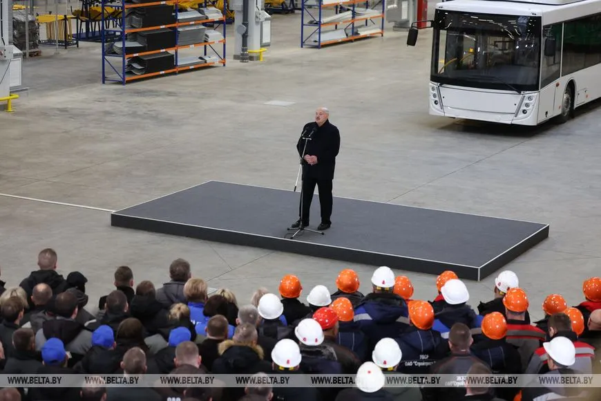 Аудит КАМАЗ.jpg Президент посетил МАЗ 2.jpg