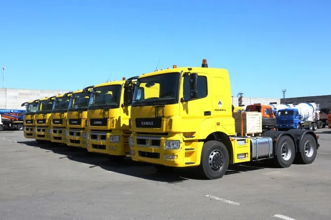 Отечественные грузовики.jpg Отечественные грузовики.jpg