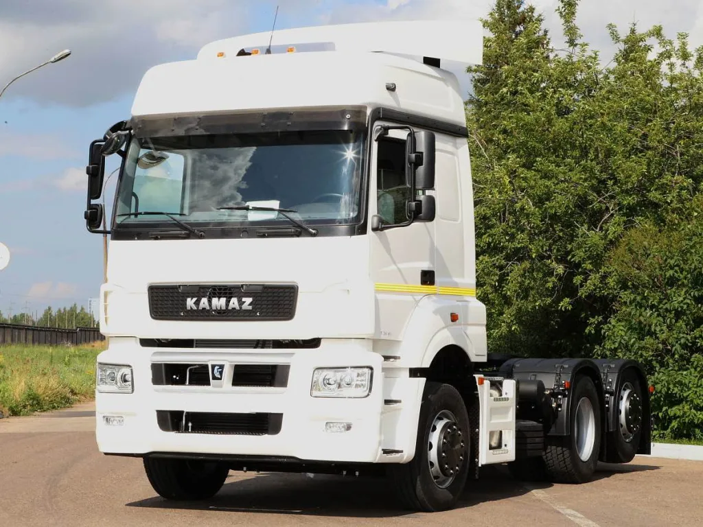 Седельный тягач.jpg Седельный тягач.jpg