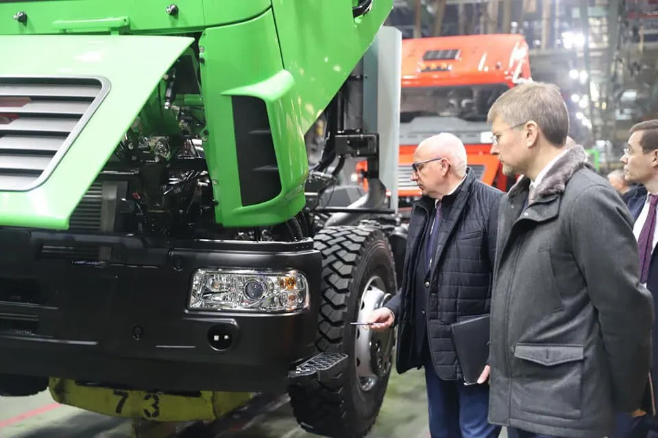 ДЕЛЕГАЦИЯ АЛРОСА ПОСЕТИЛА МАЗ - 3.jpg ДЕЛЕГАЦИЯ АЛРОСА ПОСЕТИЛА МАЗ - 3.jpg