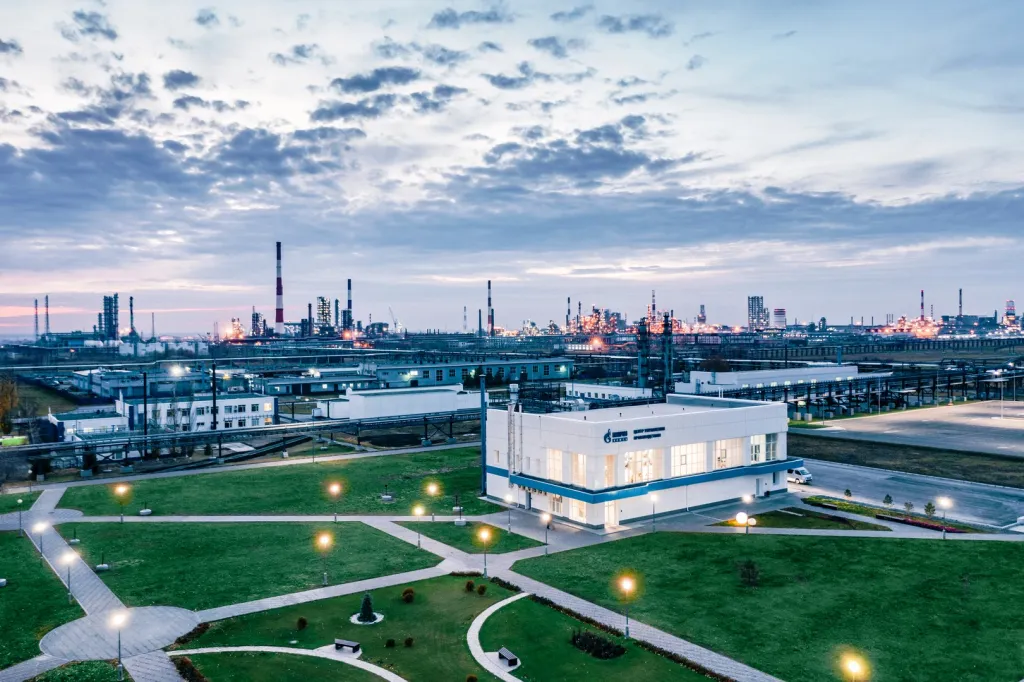 Омский нефтеперерабатывающеий завод.jpg