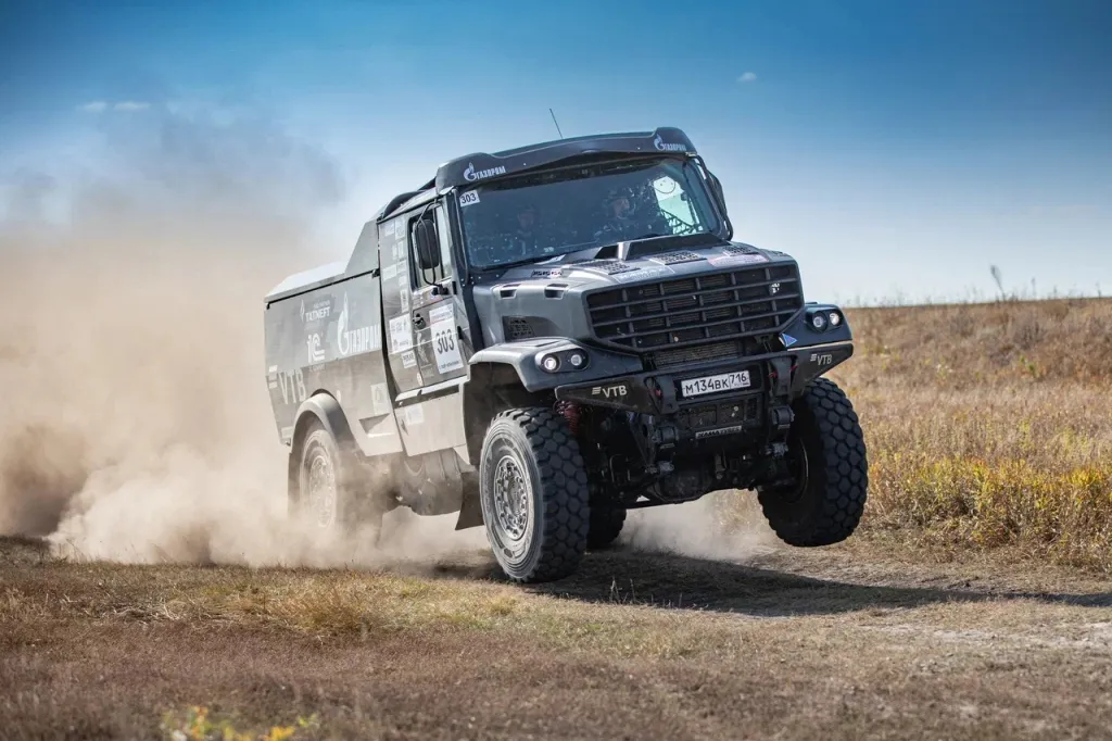 внедорожник пыль