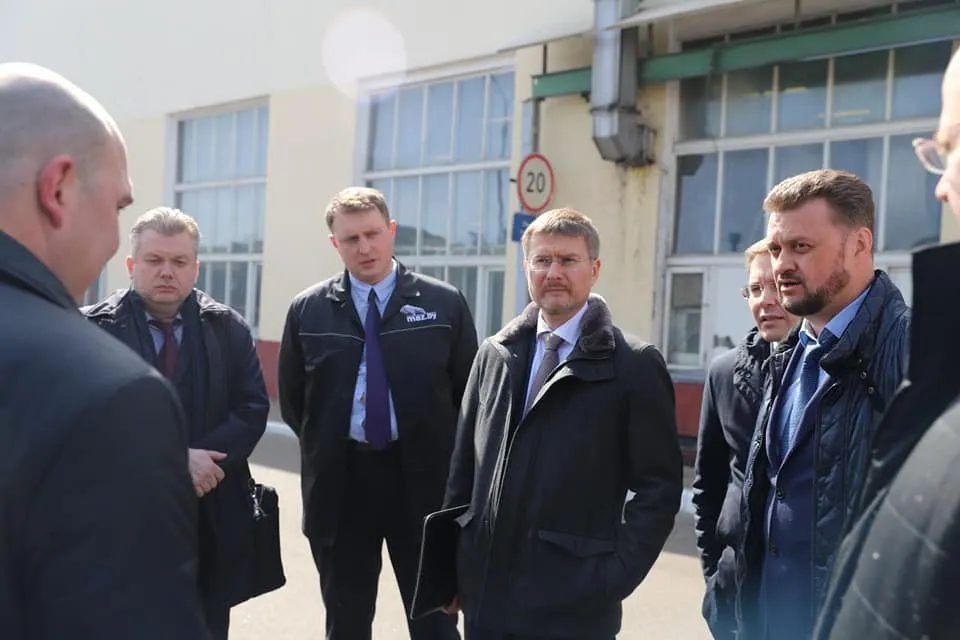 ДЕЛЕГАЦИЯ АЛРОСА ПОСЕТИЛА МАЗ - 2.jpg ДЕЛЕГАЦИЯ АЛРОСА ПОСЕТИЛА МАЗ - 2.jpg