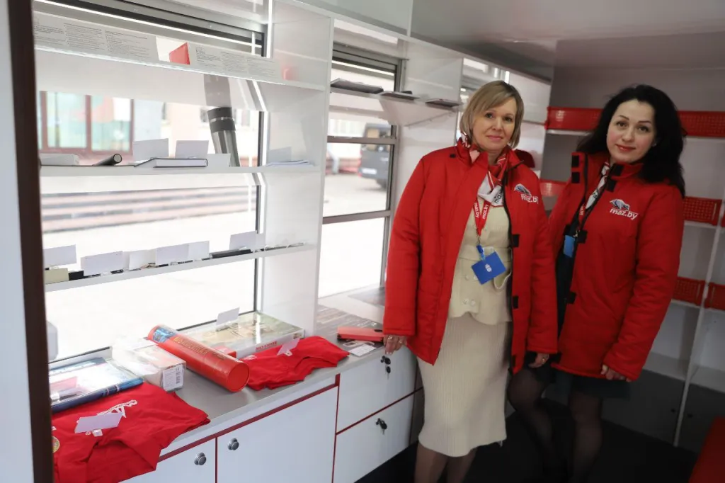 Спецприцеп для сувениров МАЗ-3.jpg Спецприцеп для сувениров МАЗ-3.jpg