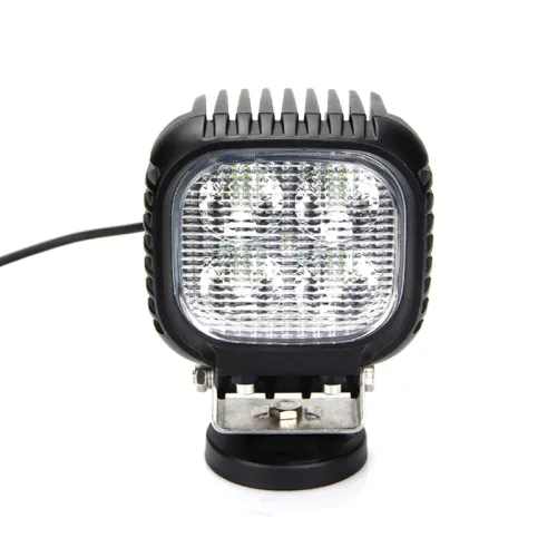 LT-1440SF Фара рабочего света светодиодная КВАДРАТНАЯ; 40 вт ближний 125х114х84мм (FLOOD) LT1