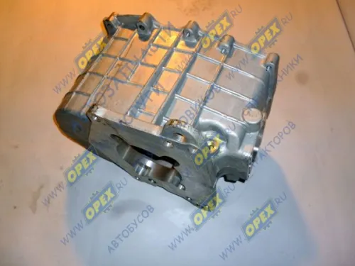 3309-1701015-11 Картер передний КПП ГАЗ-3307,3308,3309,33104,33106,Валдай с отверстием под датчик света заднего хода с 7.11.2005г ГАЗ