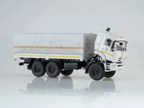 777.SSM1315 Игрушка - Масштабная Модель; КАМАЗ-43118 бортовой с тентом, МЧС КАМАЗ-УВК2