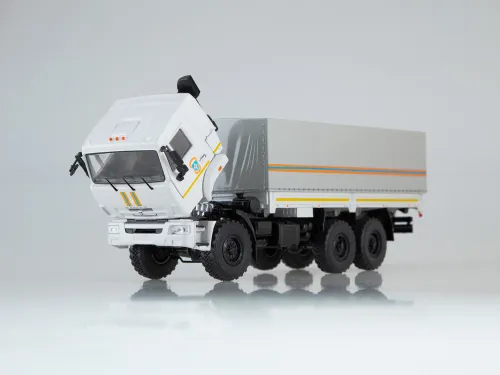 777.SSM1315 Игрушка - Масштабная Модель; КАМАЗ-43118 бортовой с тентом, МЧС КАМАЗ-УВК3