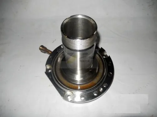 43114-2304081 Цапфа dпосад=255 14отв.ф12 +2отв.ф12х1,25 +4отв.ф8х1,25 L=230 dвала=90 Р=М85х2 ,подкачка слева; штуцер подвода в цапфу КАМАЗ