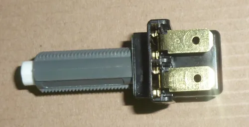 A0015452409 Выключатель стоп-сигналов MB Actros / KAMAZ-5490 MB Accelo (2003-2020) КАМАЗ