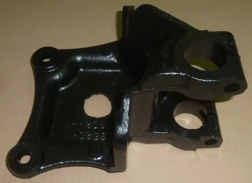 5320-2902444 Кронштейн передней рессоры правый 190х245х135;4отв.ф27/под палец КАМАЗ