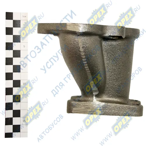 7406.1008035 Патрубок (чугун) выпускной левый ЕВРО-2,3; ф45; L=135 фланец 3отв.ф10/фланец 4отв.М10х1,25 (голый) КАМАЗ2