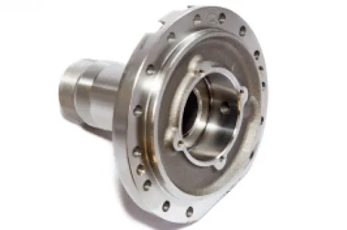 4310-2304085 Цапфа dпосад=255 14отв.ф12 +2отв.ф12х1,25 +4отв.ф8х1,25 L=230 dвала=90 Р=М85х2 ,подкачка слева; штуцер подвода в сальник КАМАЗ3