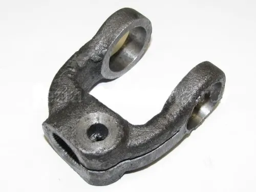 4310-3422027 Вилка внутр.шлиц=ф18; L=80; 2отв.ф28/1отв.ф8 рулевого кардана КАМАЗ КАМАЗ