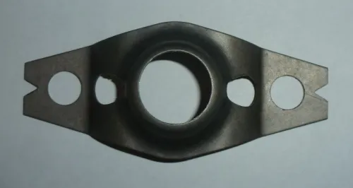 14.1601111 Пластина (сталь) запорная корзины сцепления 80х35 4отв.ф9, 1отв.ф22 КАМАЗ