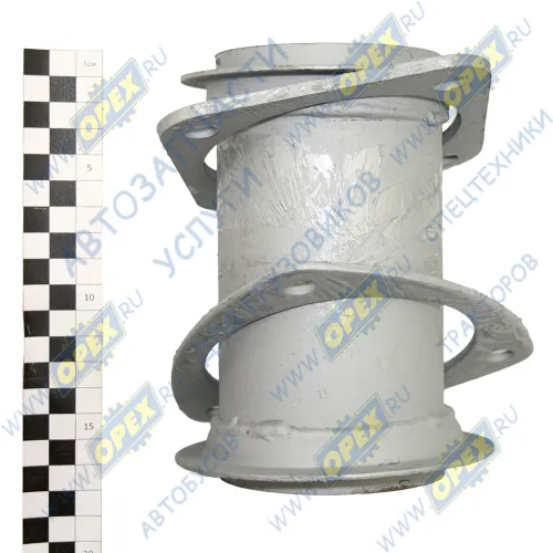 4308-1203014-22 Труба промежуточная ф95 L=175; треуг.фланец 3отв.ф11/квадрат.фланец 4отв.ф11 Кукмор1