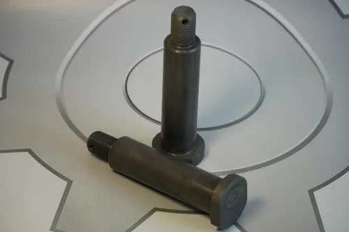 54321-2916034 Палец ф30х143 L1=135 Рнаруж=М20х1,5 крепления вала стабилизатора МАЗ СПЕЦМАШ