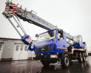 МАЗ выпустил 32-тонный автокран, который может ездить без спецразрешений