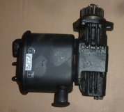 Насос гидроусилителя (ГУРа) КАМАЗ в сборе с бачком и шестерней отвод М24 KAMAZ 4310 1979-/ LIAZ 5256 Насос гидроусилителя (ГУРа) КАМАЗ в сборе с бачком и шестерней отвод М24 KAMAZ 4310 1979-/ LIAZ 5256