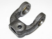 Вилка внутр.шлиц=ф18; L=80; 2отв.ф28/1отв.ф8 рулевого кардана КАМАЗ